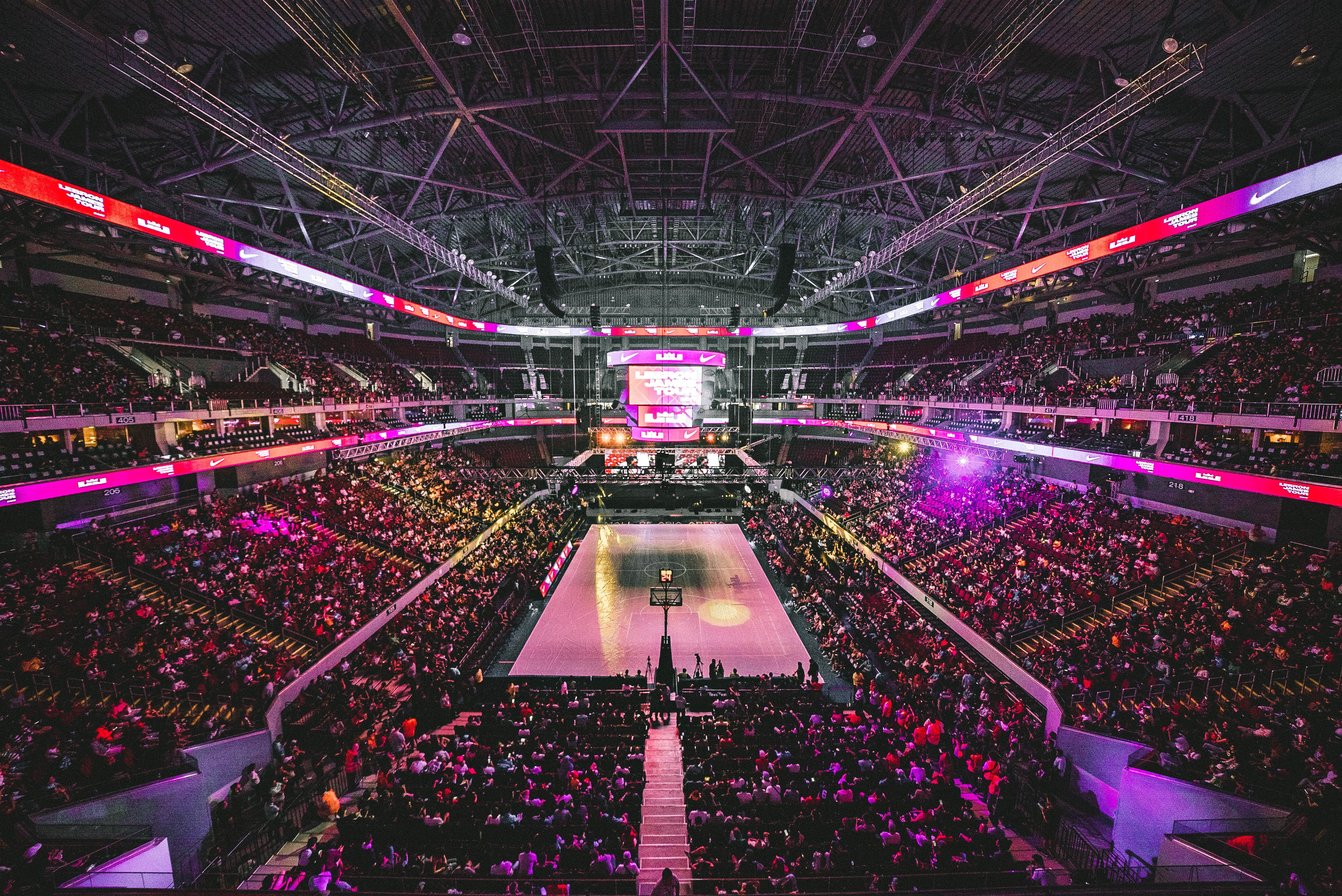 This image has an empty alt attribute; its file name is stadium-485328_1280-1024x576.jpg